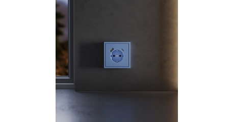 Накладка для розетки с заземлением и защитными шторками, с USB A+C Voltum S70 (деним) VLS001015